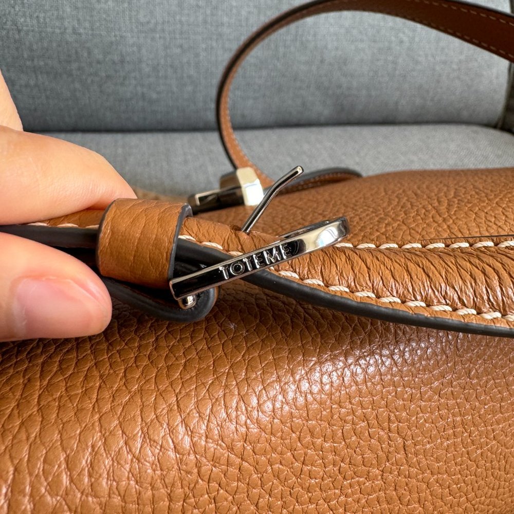 Toteme T-locked brown leather bag - Picture 5 of 12